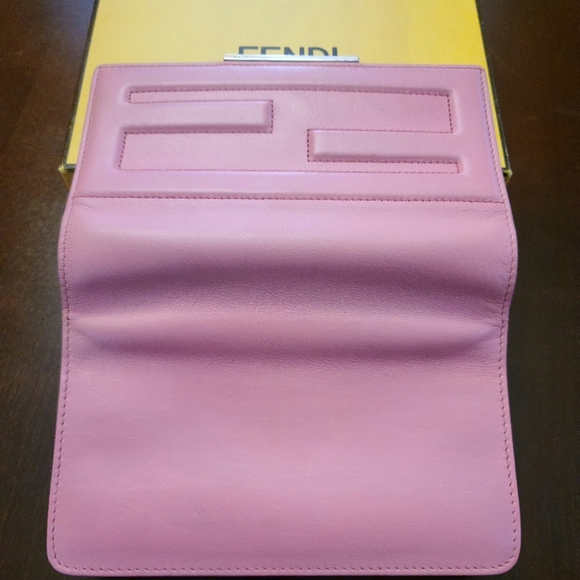 Authentic Preloved  Fendi Wallet in Chain - Picture 4 of 4